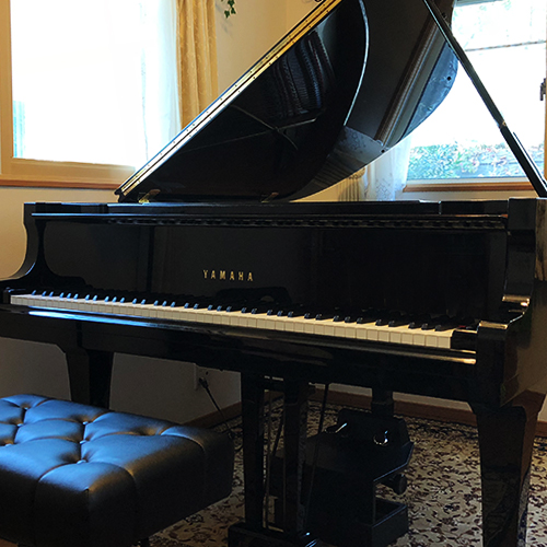 グランドピアノ