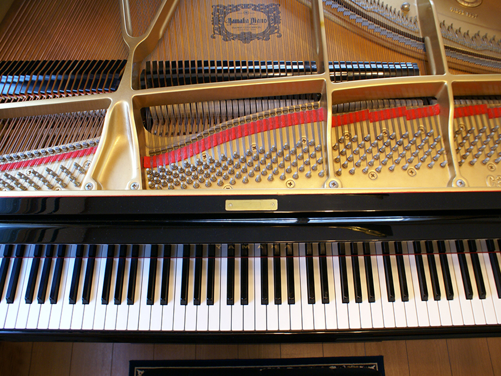 グランドピアノ